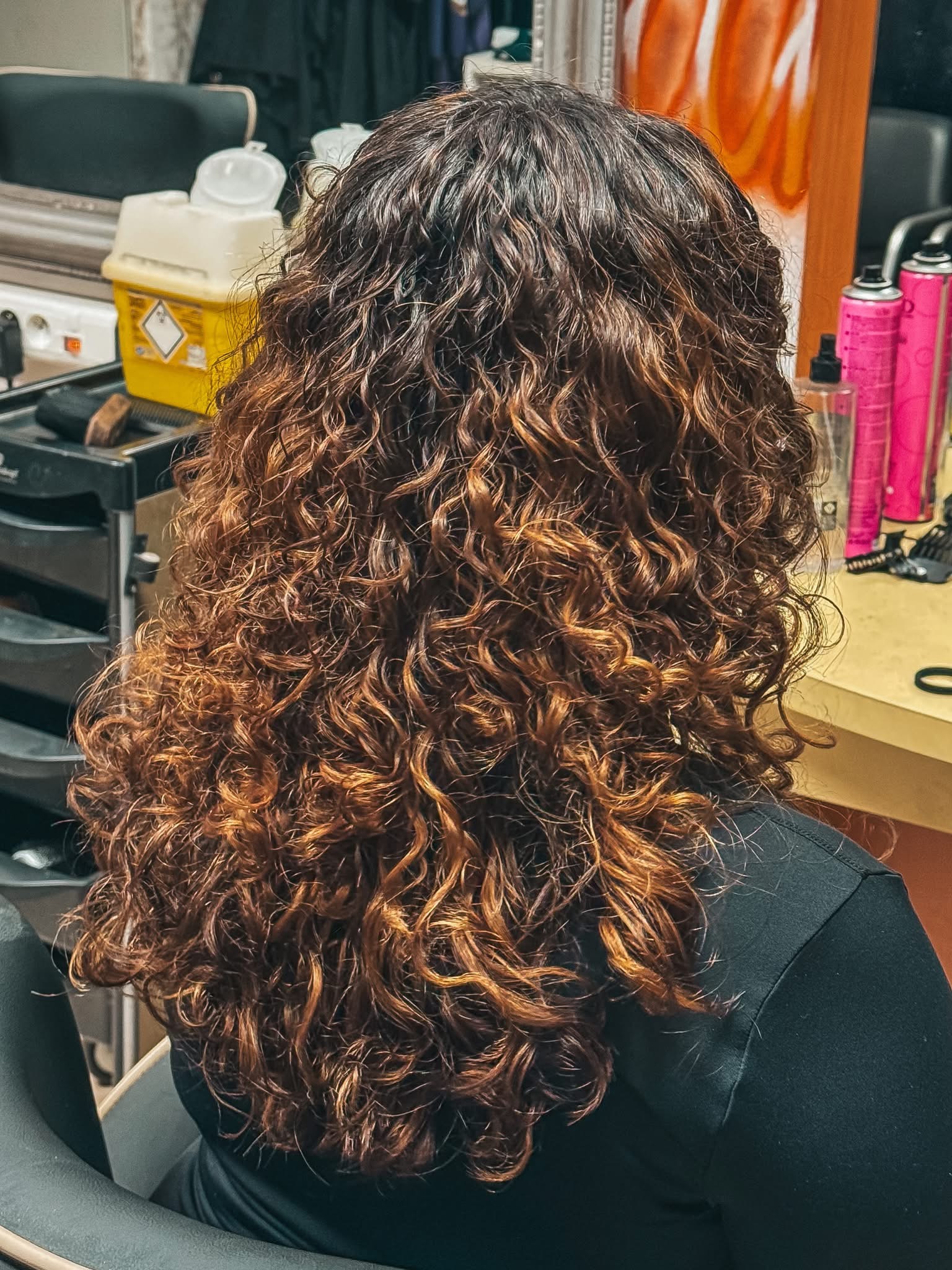 Couleur sur cheveux longs bouclés